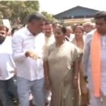 Delhi: मुख्यमंत्री रेखा गुप्ता ने आजादपुर मंडी का किया निरीक्षण, मंत्री कपिल मिश्रा भी रहे साथ