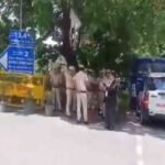 Saket Court Strike: साकेत कोर्ट में वकीलों का धरना प्रदर्शन, पुलिस को दी चेतावनी; जानें क्यों मचा है बवाल