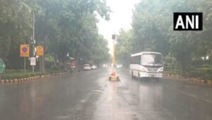 Weather Update: दिल्ली-एनसीआर में बारिश से मौसम हुआ खुशनुमा, लोगों को उमस भरी गर्मी से मिला राहत