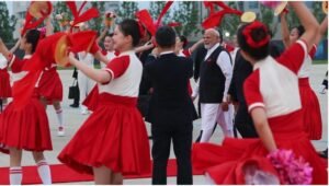 PM Modi In China: सात साल बाद चीन पहुंचे पीएम मोदी, राष्ट्रपति जिनपिंग से होगी बातचीत; दुनियाभर की रहेगी नजर