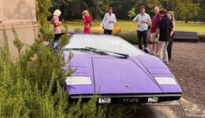 Lamborghini: भूतिया लेम्बोर्गिनी की रहस्यमयी हरकत! बिना ड्राइवर खुद चल पड़ी सुपरकार, जानें पूरा मामला