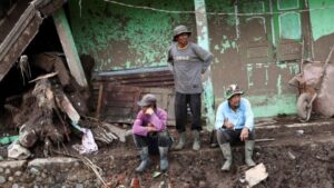 Indonesia Landslide: इंडोनेशिया में भूस्खलन से 8 लोगों की मौत, 80 से ज्यादा लापता; तलाश में जुटे बचावकर्मी