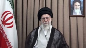 Khamenei: क्या अमेरिकी हमले की आशंका से डरे खामेनेई? ईरानी सर्वोच्च नेता बंकर में शिफ्ट, बेटे ने संभाला कामकाज