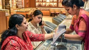 Gold Silver Price Today: आज सर्राफा बाजार में उतार-चढ़ाव जारी; जानें सोने-चांदी का ताजा अपडेट