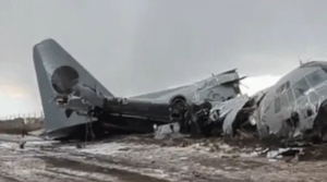 Bolivia Plane Crash: बोलिविया में नोटों से भरा विमान हाईवे पर क्रैश, 15 लोगों की मौत; पैसे लूटने की मची होड़