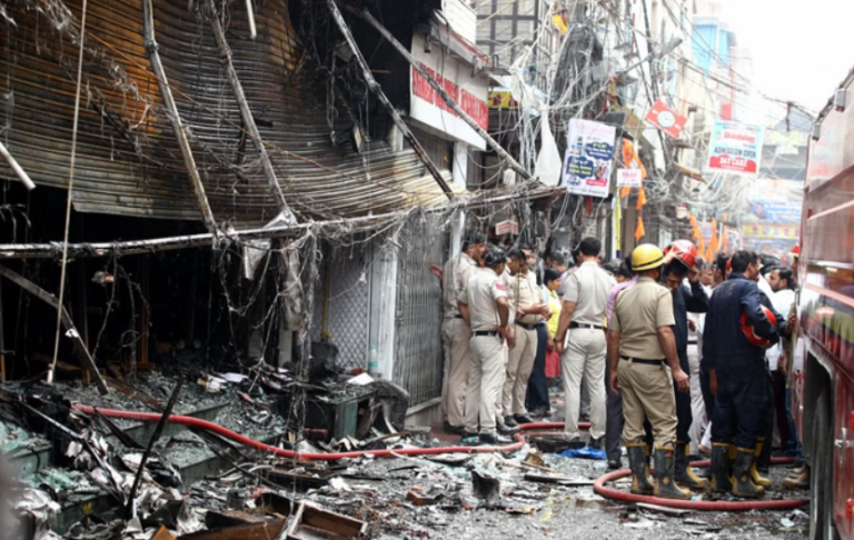 Delhi Fire: तारों के जंजाल की वजह से नहीं चली थी ब्रांटो स्काई लिफ्ट, अवैध पार्किंग और अतिक्रमण से हुई देरी