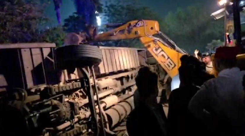 दिल्ली में भीषण सड़क हादसा: अनियंत्रित बस पलटने से दो यात्रियों की गई जान, कई घायल अस्पताल में भर्ती